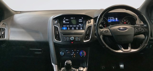 2017 Ford Focus - Photo 3