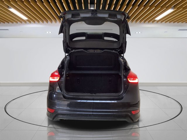 2017 Ford Focus - Photo 10