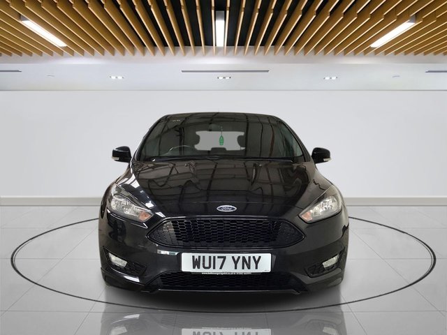 2017 Ford Focus - Photo 2