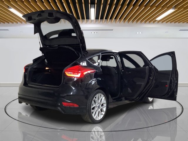 2017 Ford Focus - Photo 11