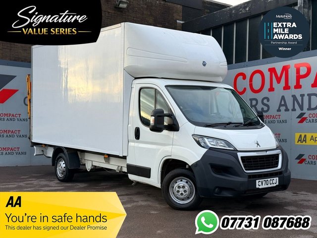 View our Peugeot Boxer 2.2 BlueHDi 335 Built for Business Luton 3dr Diesel Manual L4 Euro 6 (s/s) (165 ps)