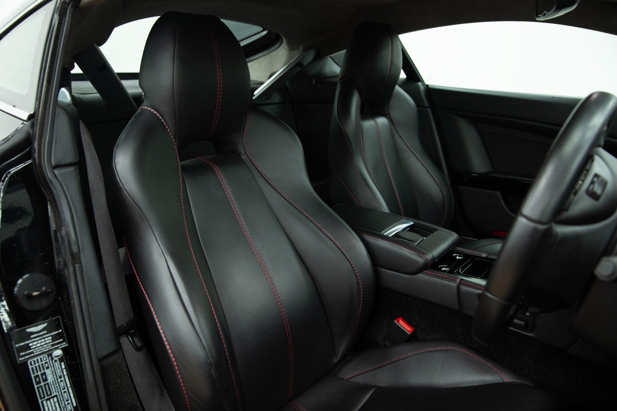 USED 2015 65 ASTON MARTIN VANTAGE 4.7 V8 Coupe 2dr Petrol Manual 
