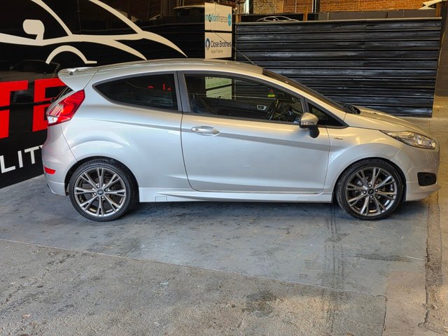 2017 FORD FIESTA - Photo 5