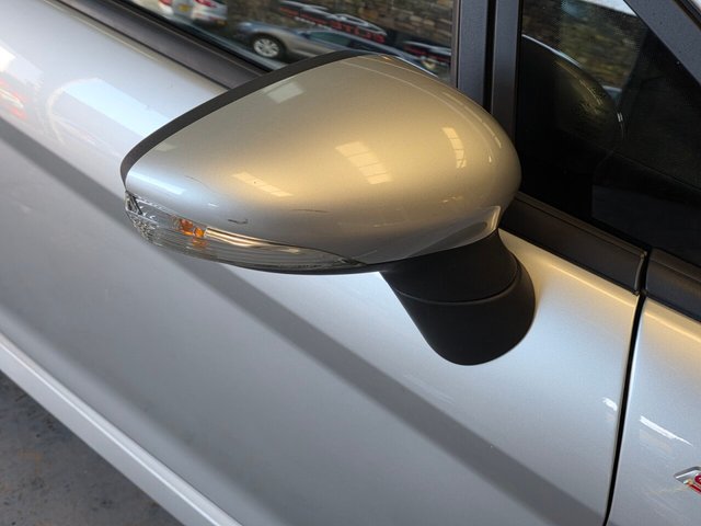 2017 FORD FIESTA - Photo 6