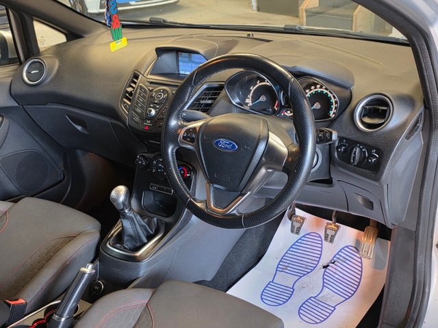 2017 FORD FIESTA - Photo 8