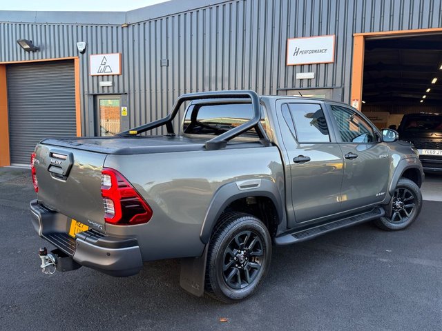 2021 TOYOTA HI-LUX - Photo 9