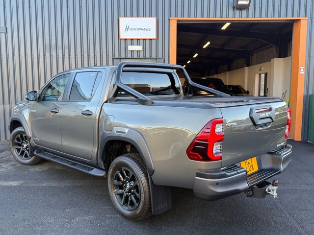 2021 TOYOTA HI-LUX - Photo 11