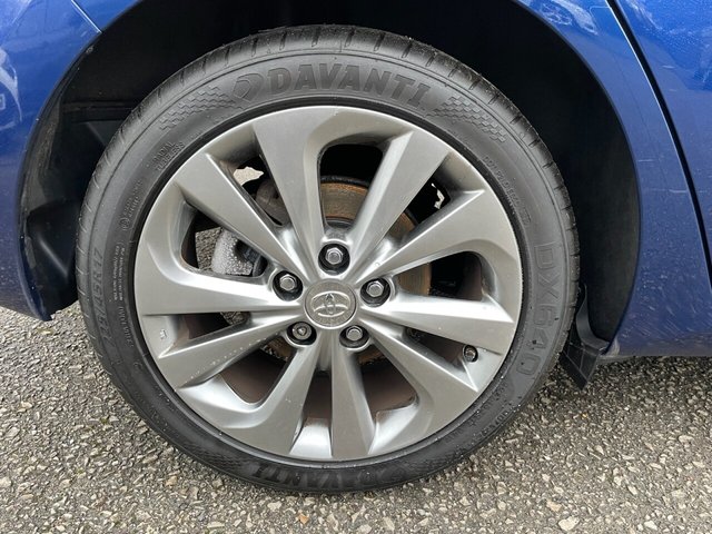 2017 Toyota Auris 1.6L Excel 5dr - Photo 9