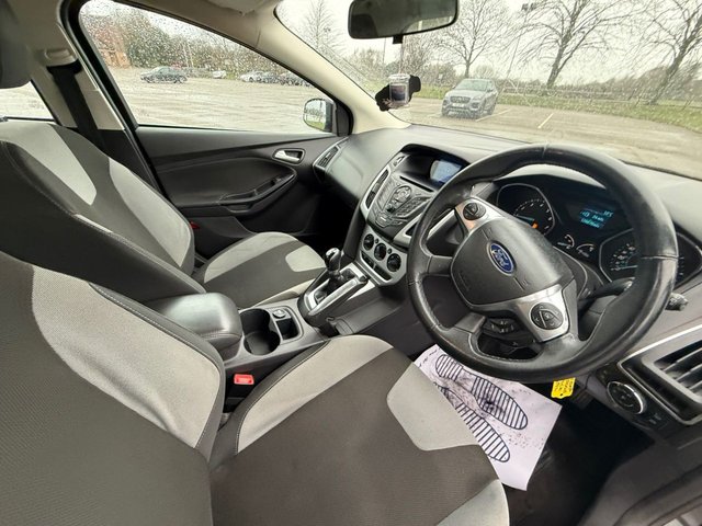 2011 Ford Focus 1.6L Zetec 5dr - Photo 9