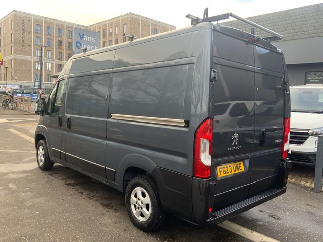 2023 Peugeot Boxer 2.2L Professional Premium + 5dr - Photo 4