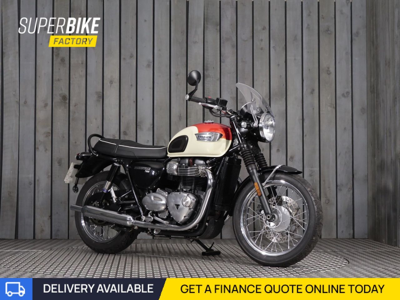 TRIUMPH BONNEVILLE T100
