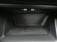 USED 2020 70 VOLKSWAGEN GOLF 1.5 TSI Life 5d 130 S/S 1 OWNER, FULL SERVICE HISTORY, SAT NAV, APP-CONNECT FOR WIRELESS APPLE CARPLAY / ANDROID AUTO, ACTIVE INFO DISPLAY VIRTUAL COCKPIT, WIRELESS PHONE CHARGER, DAB RADIO, BLUETOOTH, LANE ASSIST, FRONT ASSIST, ADAPTIVE CRUISE CONTROL & SPEED LIMITER, FRONT & REAR PARKING SENSORS WITH DISPLAY, LEATHER FLAT BOTTOM MULTIFUNCTION STEERING WHEEL, KEYLESS START, RAIN & LIGHT SENSORS, AUTO HOLD, 4x USB PORTS, CLIMATE CONTROL, ILLUMINATING VANITY MIRRORS, DIGITAL SPEEDO, MANAUL 6 SPEED