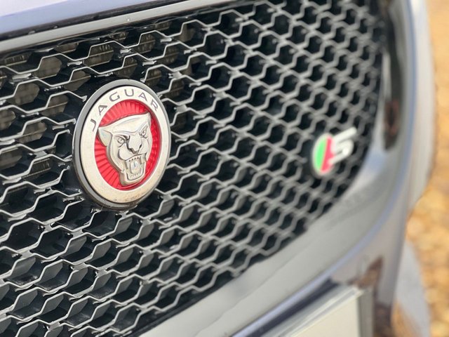 2016 JAGUAR XF 3.0d V6 S Saloon 4dr Diesel Auto Euro 6 (s/s) (300 ps) - Photo 6