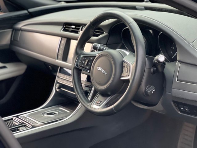 2016 JAGUAR XF 3.0d V6 S Saloon 4dr Diesel Auto Euro 6 (s/s) (300 ps) - Photo 10