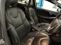 USED 2018 67 VOLVO V40 1.5 T2 R-Design Pro Hatchback 5dr Petrol Auto Euro 6 (s/s) (122 ps) AUTO with SATNAV Heated Leather Park Assist 18" Alloys Privacy Glass only 32000 Miles Great Service History