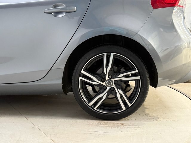 2018 VOLVO V40 1.5 T2 R-Design Pro Hatchback 5dr Petrol Auto Euro 6 (s/s) (122 ps) - Photo 12