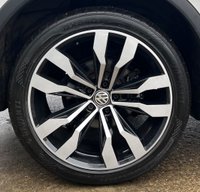 USED 2017 67 VOLKSWAGEN TIGUAN 2.0 TDI R-Line SUV 5dr Diesel DSG 4Motion Euro 6 (s/s) (190 ps) - F/S/H - APPLE CAR PLAY - SAT NAV - HEATED SEATS - PAN ROOF - P/SENSORS - ADAPTIVE CRUISE