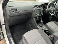 USED 2017 67 VOLKSWAGEN TIGUAN 2.0 TDI R-Line SUV 5dr Diesel DSG 4Motion Euro 6 (s/s) (190 ps) - F/S/H - APPLE CAR PLAY - SAT NAV - HEATED SEATS - PAN ROOF - P/SENSORS - ADAPTIVE CRUISE
