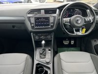 USED 2017 67 VOLKSWAGEN TIGUAN 2.0 TDI R-Line SUV 5dr Diesel DSG 4Motion Euro 6 (s/s) (190 ps) - F/S/H - APPLE CAR PLAY - SAT NAV - HEATED SEATS - PAN ROOF - P/SENSORS - ADAPTIVE CRUISE