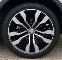 USED 2017 67 VOLKSWAGEN TIGUAN 2.0 TDI R-Line SUV 5dr Diesel DSG 4Motion Euro 6 (s/s) (190 ps) - F/S/H - APPLE CAR PLAY - SAT NAV - HEATED SEATS - PAN ROOF - P/SENSORS - ADAPTIVE CRUISE