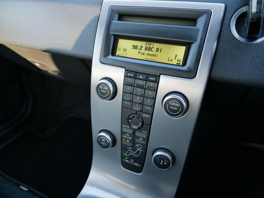 USED 2010 59 VOLVO C70 2.0D Ice White Convertible 2dr Diesel Manual (158 g/km, 134 bhp) CAM BELT CHANGED @ 68415 MILES