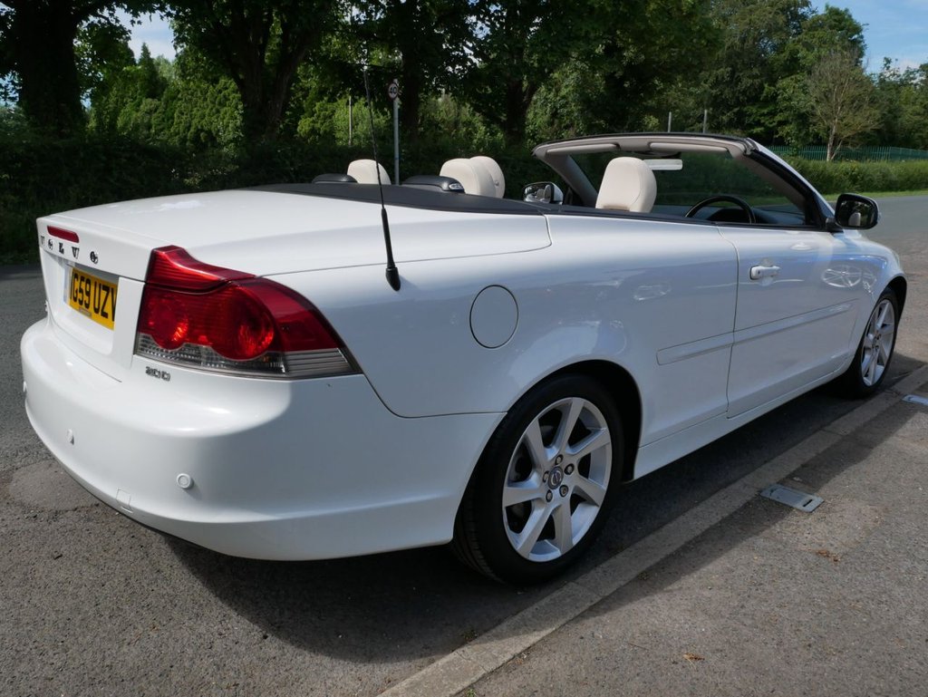 USED 2010 59 VOLVO C70 2.0D Ice White Convertible 2dr Diesel Manual (158 g/km, 134 bhp) CAM BELT CHANGED @ 68415 MILES