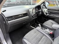 USED 2017 67 MITSUBISHI OUTLANDER 2.0h 12kWh Juro SUV 5dr Petrol Plug-in Hybrid CVT 4WD Euro 6 (s/s) (200 ps) SERVICE HISTORY, HEATED FRONT SEATS
