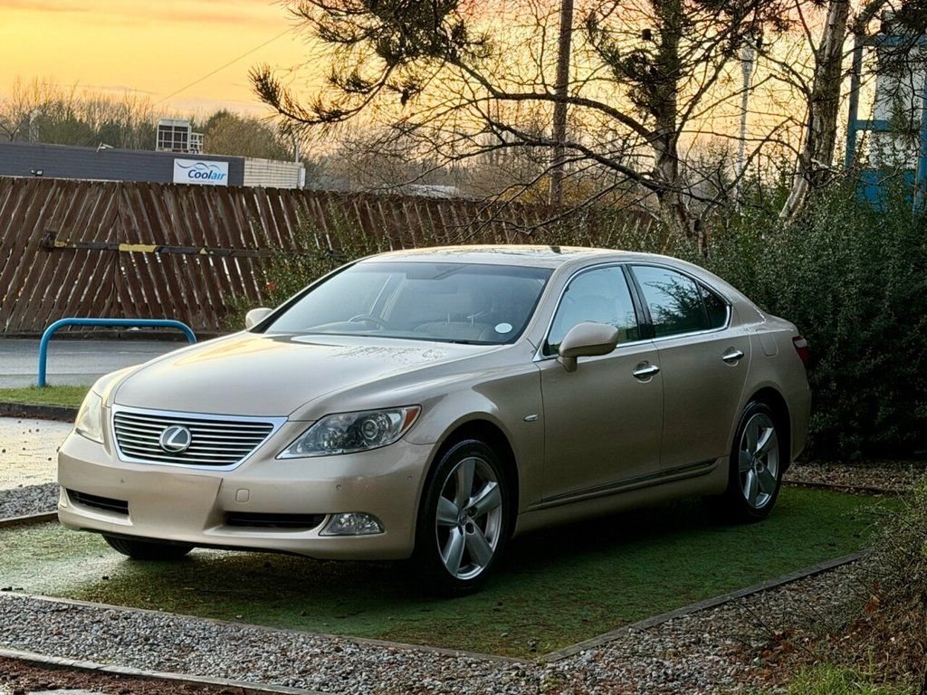 USED 2006 56 LEXUS LS 460 4.6SE L 4d AUTO 376 BHP FINE EXAMPLE OF THIS MUCH LOVED VEHICLE WITH A VERY IMPRESSIVE LEXUS SERVICE HISTORY