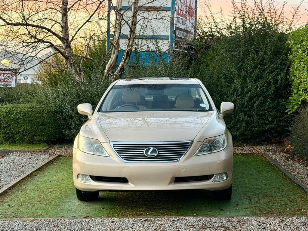 USED 2006 56 LEXUS LS 460 4.6SE L 4d AUTO 376 BHP FINE EXAMPLE OF THIS MUCH LOVED VEHICLE WITH A VERY IMPRESSIVE LEXUS SERVICE HISTORY
