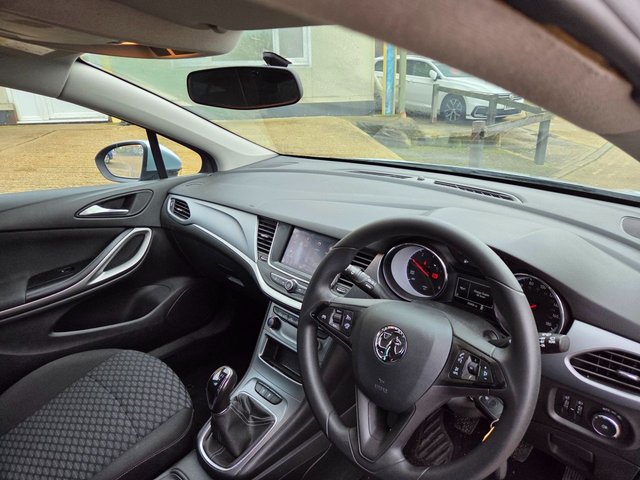 2020 VAUXHALL ASTRA 1.5 Turbo D SE Hatchback 5dr Diesel Manual Euro 6 (s/s) (105 ps) - Photo 9