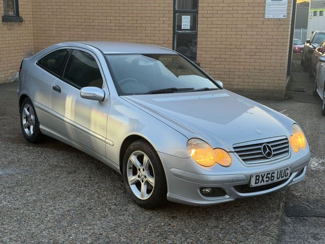 2006 Mercedes-Benz C-Class 2.1L Se 2dr - Photo 2