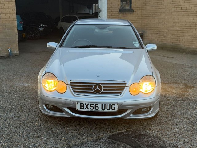 2006 Mercedes-Benz C-Class 2.1L Se 2dr - Photo 3