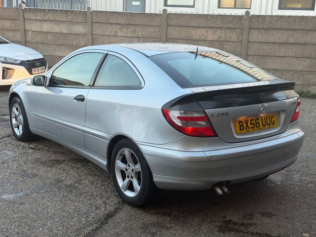 2006 Mercedes-Benz C-Class 2.1L Se 2dr - Photo 6
