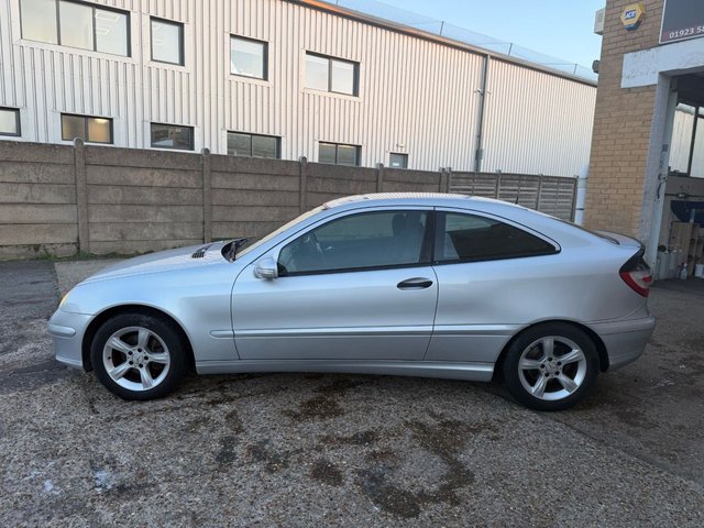 2006 Mercedes-Benz C-Class 2.1L Se 2dr - Photo 5