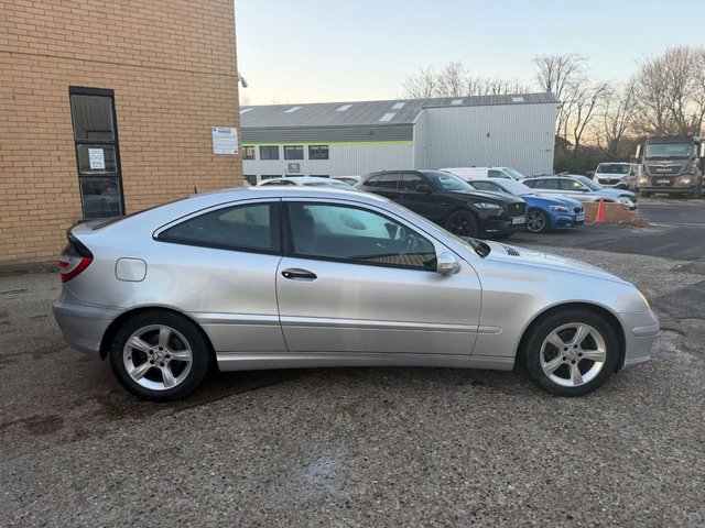 2006 Mercedes-Benz C-Class 2.1L Se 2dr - Photo 10