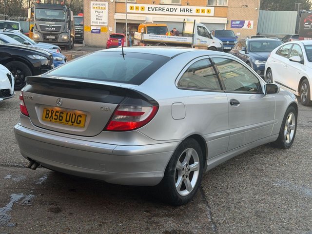 2006 Mercedes-Benz C-Class 2.1L Se 2dr - Photo 9