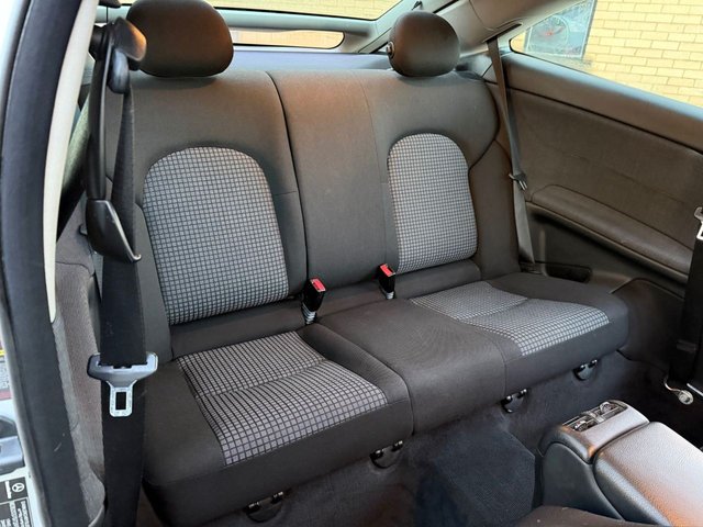 2006 Mercedes-Benz C-Class 2.1L Se 2dr - Photo 11