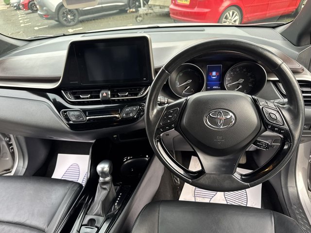 2019 TOYOTA C-HR - Photo 12