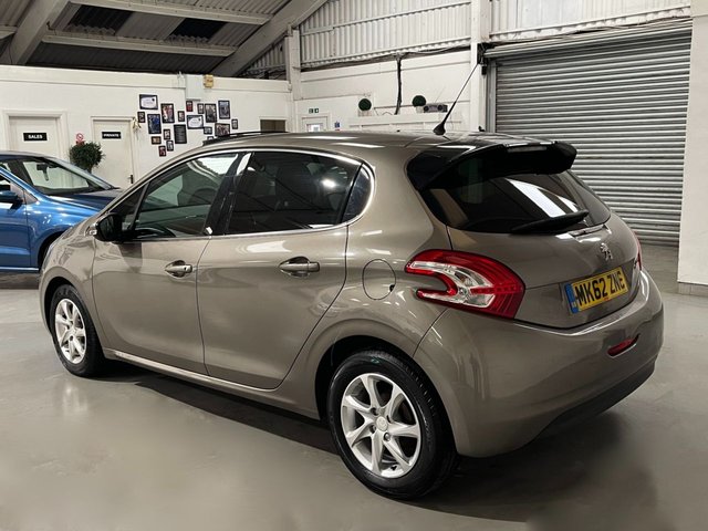 View our PEUGEOT 208