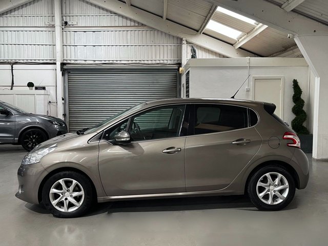 View our PEUGEOT 208