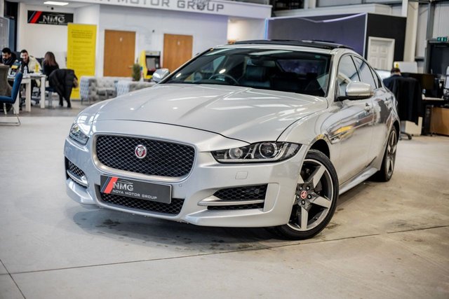 2017 Jaguar Xe 2L R-Sport 4dr - Photo 5