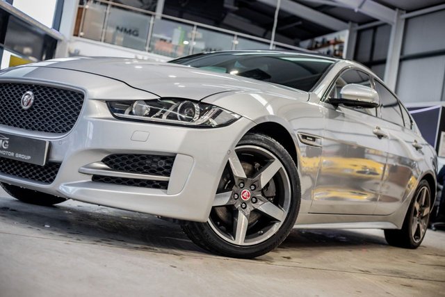 2017 Jaguar Xe 2L R-Sport 4dr - Photo 6