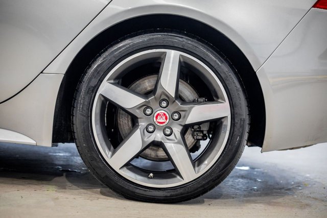 2017 Jaguar Xe 2L R-Sport 4dr - Photo 7