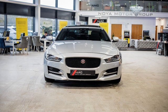 2017 Jaguar Xe 2L R-Sport 4dr - Photo 9