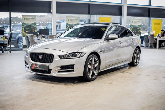 2017 Jaguar Xe 2L R-Sport 4dr - Photo 10