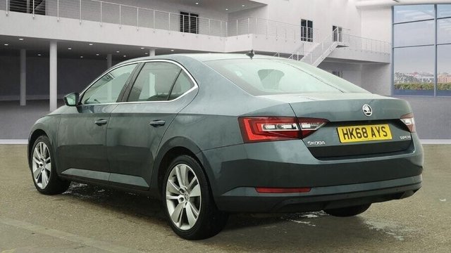 2018 Skoda Superb - Photo 3