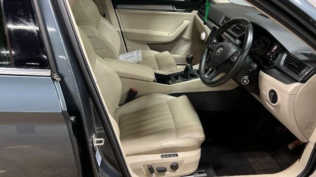 2018 Skoda Superb - Photo 6