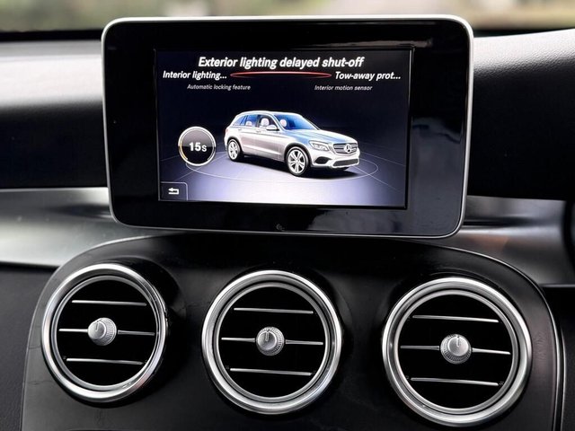 2018 MERCEDES-BENZ GLC 2.0 GLC250 AMG Line SUV 5dr Petrol G-Tronic+ 4MATIC Euro 6 (s/s) (211 ps) - Photo 10