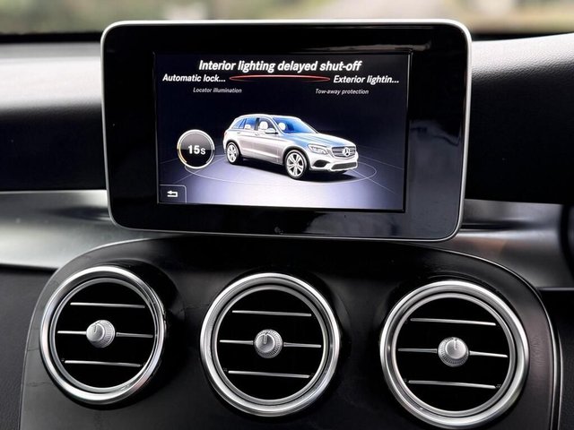 2018 MERCEDES-BENZ GLC 2.0 GLC250 AMG Line SUV 5dr Petrol G-Tronic+ 4MATIC Euro 6 (s/s) (211 ps) - Photo 11