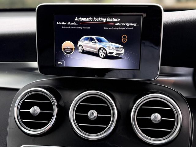 2018 MERCEDES-BENZ GLC 2.0 GLC250 AMG Line SUV 5dr Petrol G-Tronic+ 4MATIC Euro 6 (s/s) (211 ps) - Photo 12
